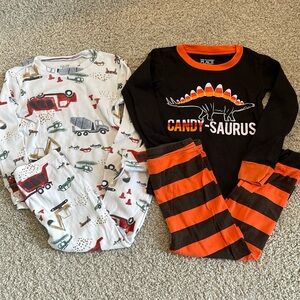 Set of 2 pajamas. 2T